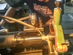 采用普車或者數(shù)控針對(duì)產(chǎn)品公差和光潔度進(jìn)行精加工 精車